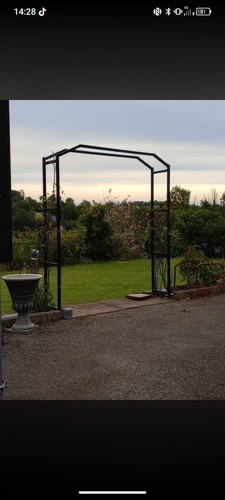 Black metal freestanding - black,